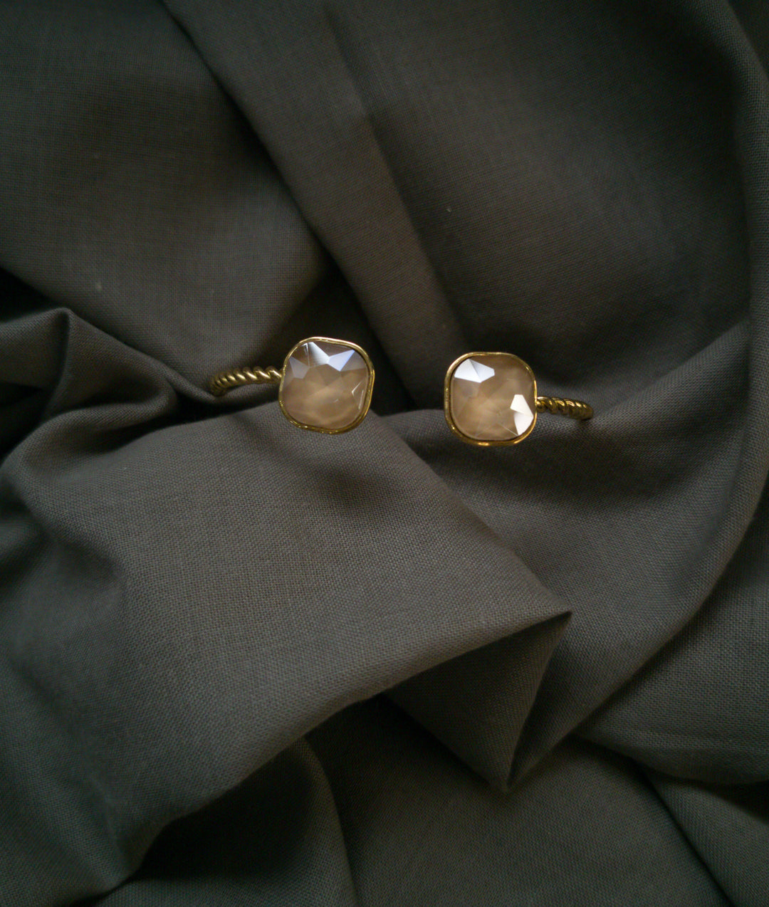 BRACELETS JONCS "lumière au poignet"